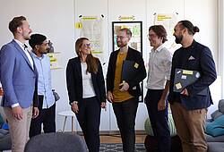 Das Team Innovationsmanagement der VR Bank Metropolregion Nürnberg um Teamleiter Fabian Schneider (re.).